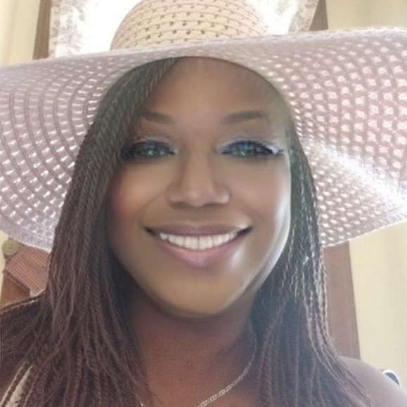 Meet your Posher, Cathy - Picture 1 of 1